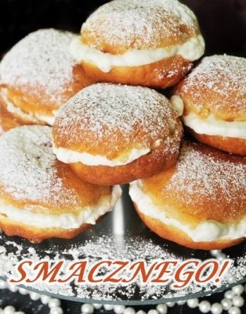 Pączki z cukrem pudrem na tłusty czwartek